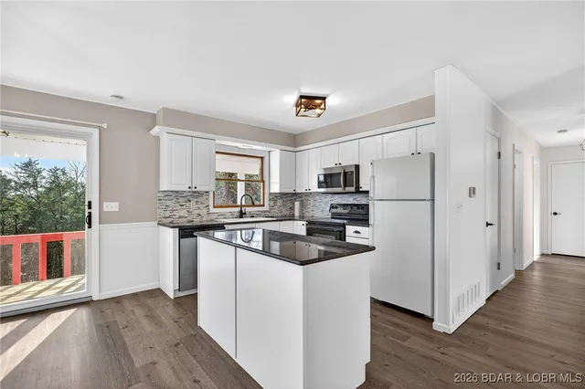 $349,900 | 43 Good Neighbors Loop, Camdenton, MO 65020