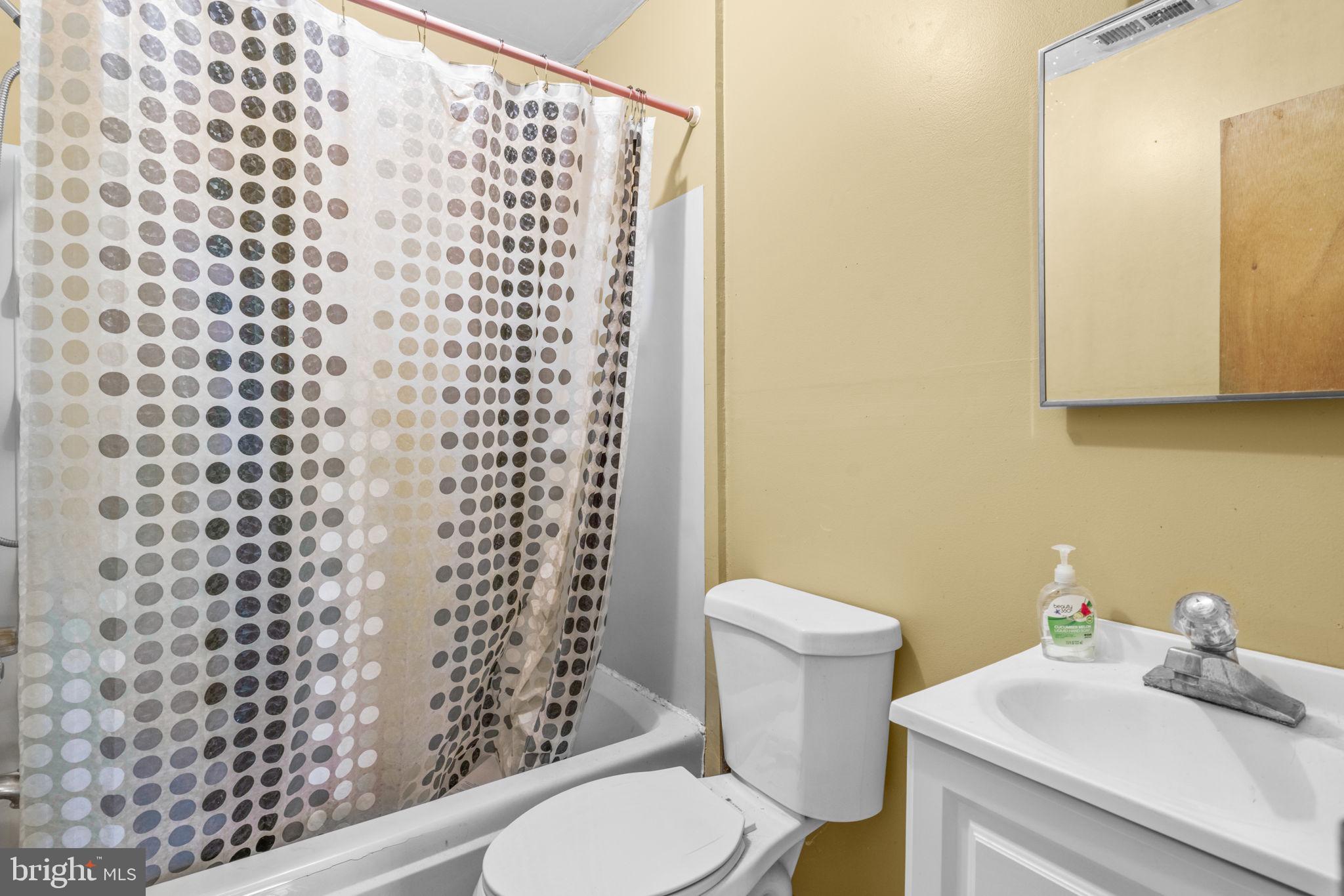 16400 Tanyard Road Upper Marlboro, MD 20772 - Photo 17 of 30 a bathroom with a sink toilet and shower