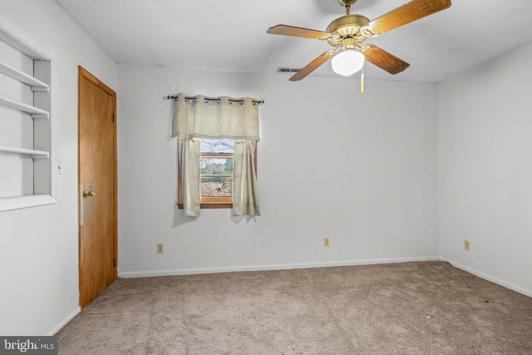 16400 Tanyard Road Upper Marlboro, MD 20772 - Photo 18 of 30 an empty room with windows and fan
