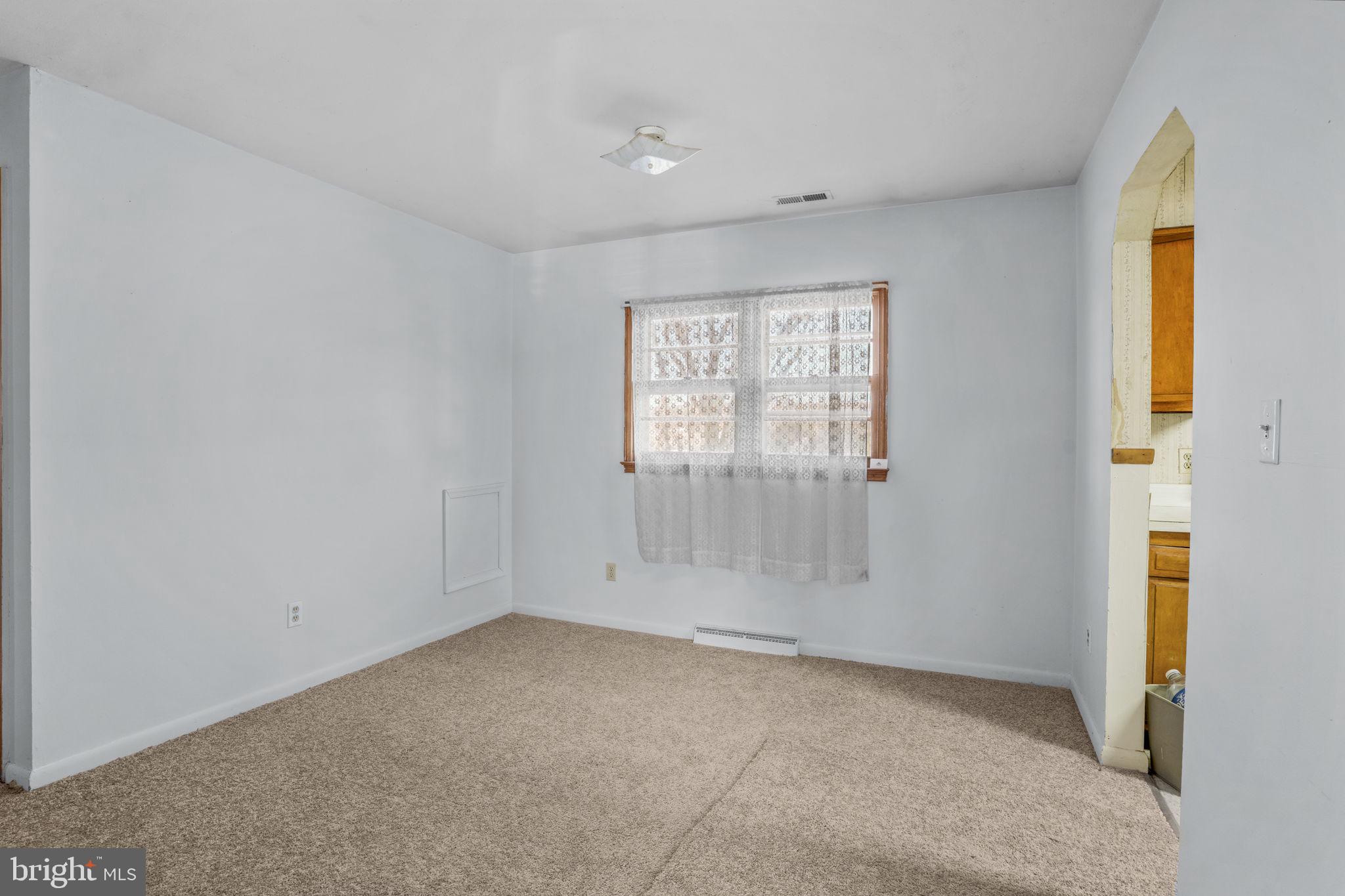 16400 Tanyard Road Upper Marlboro, MD 20772 - Photo 24 of 30 an empty room with windows