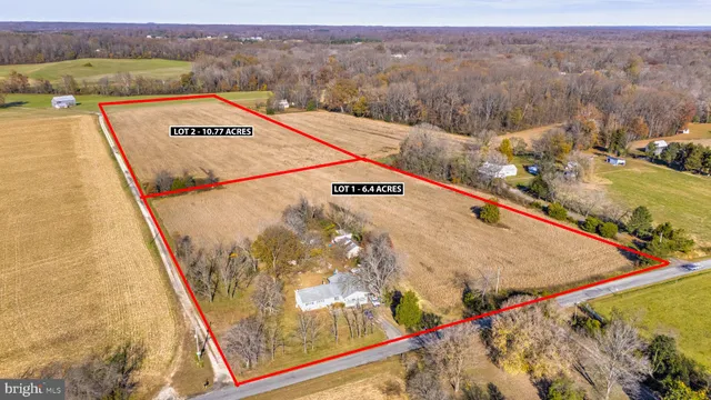 a view of a tennis court with a mountain