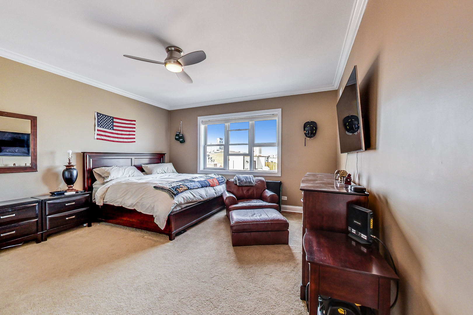 1116 West Hubbard Street, Unit 4W Chicago, IL 60642 - Photo 19 of 32 a spacious bedroom with a bed and a couch