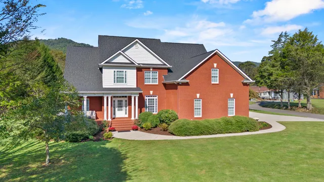 $695,000 | 825 Dennis Avenue, Jasper, TN 37347