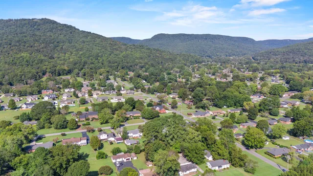 $695,000 | 825 Dennis Avenue, Jasper, TN 37347