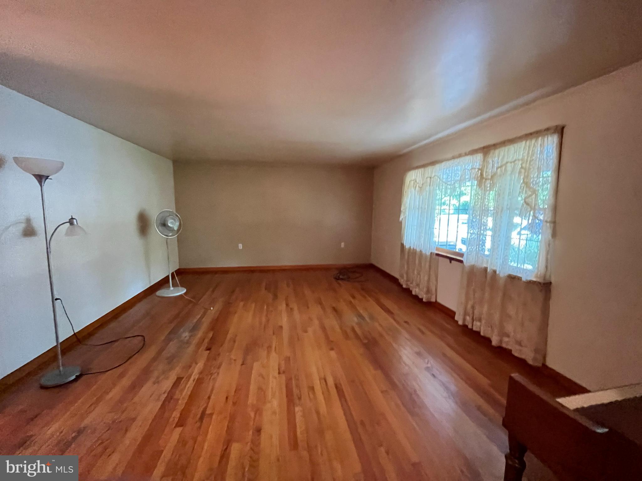 2389 Scotland Road Chambersburg, PA 17201 - Photo 15 of 46 Living room