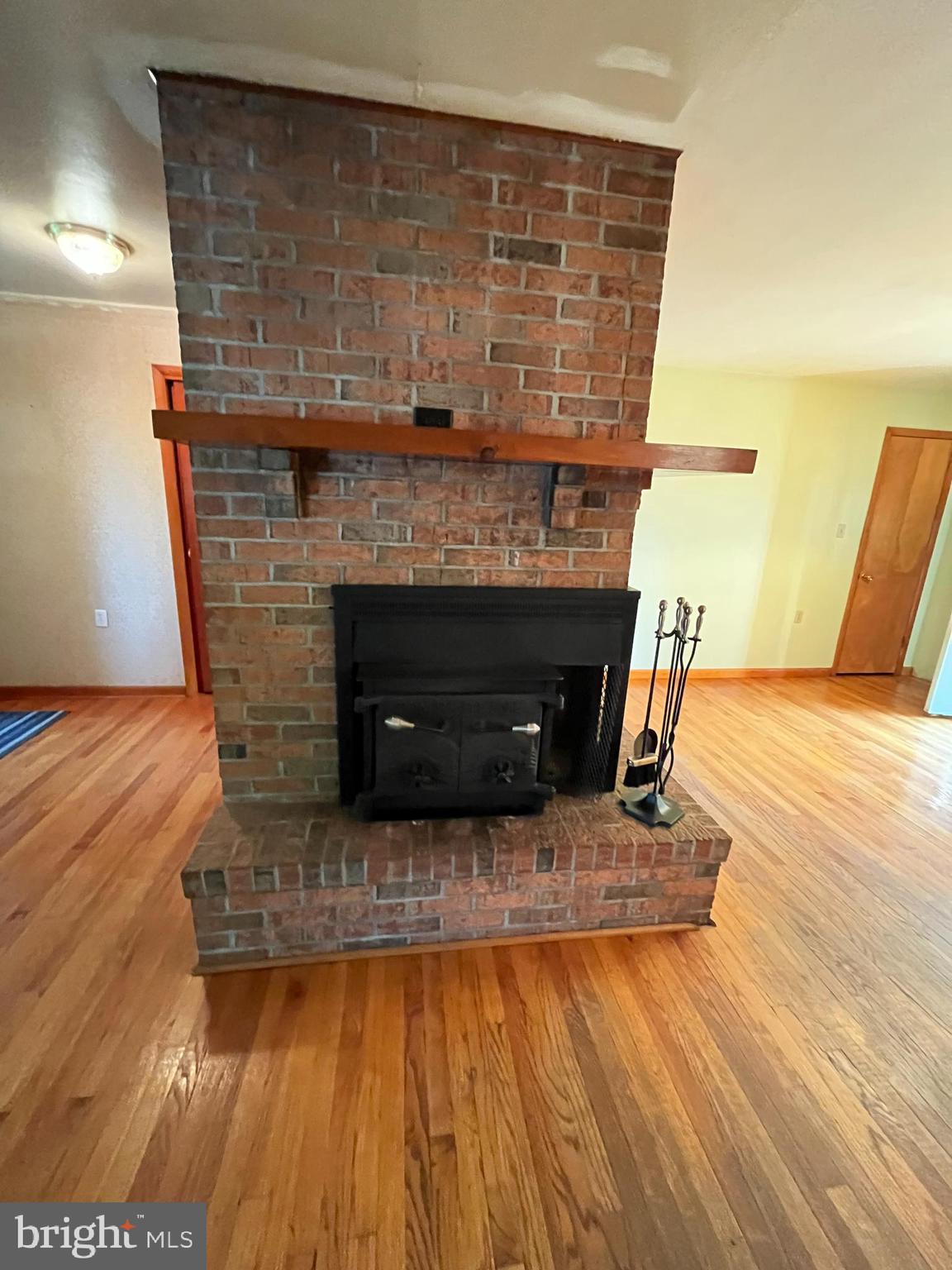 2389 Scotland Road Chambersburg, PA 17201 - Photo 17 of 46 Living room