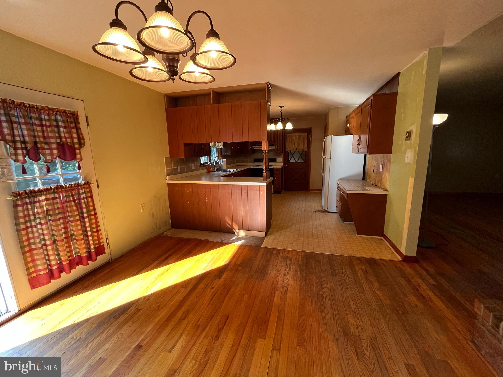 2389 Scotland Road Chambersburg, PA 17201 - Photo 22 of 46 Dining/kitchen area