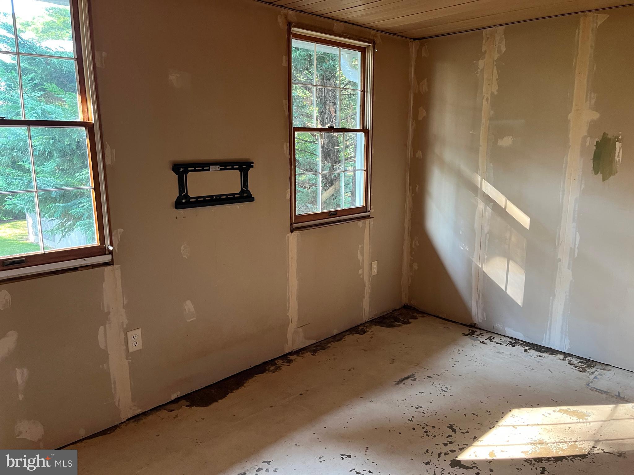 2389 Scotland Road Chambersburg, PA 17201 - Photo 31 of 46 Laundry rm/mud rm