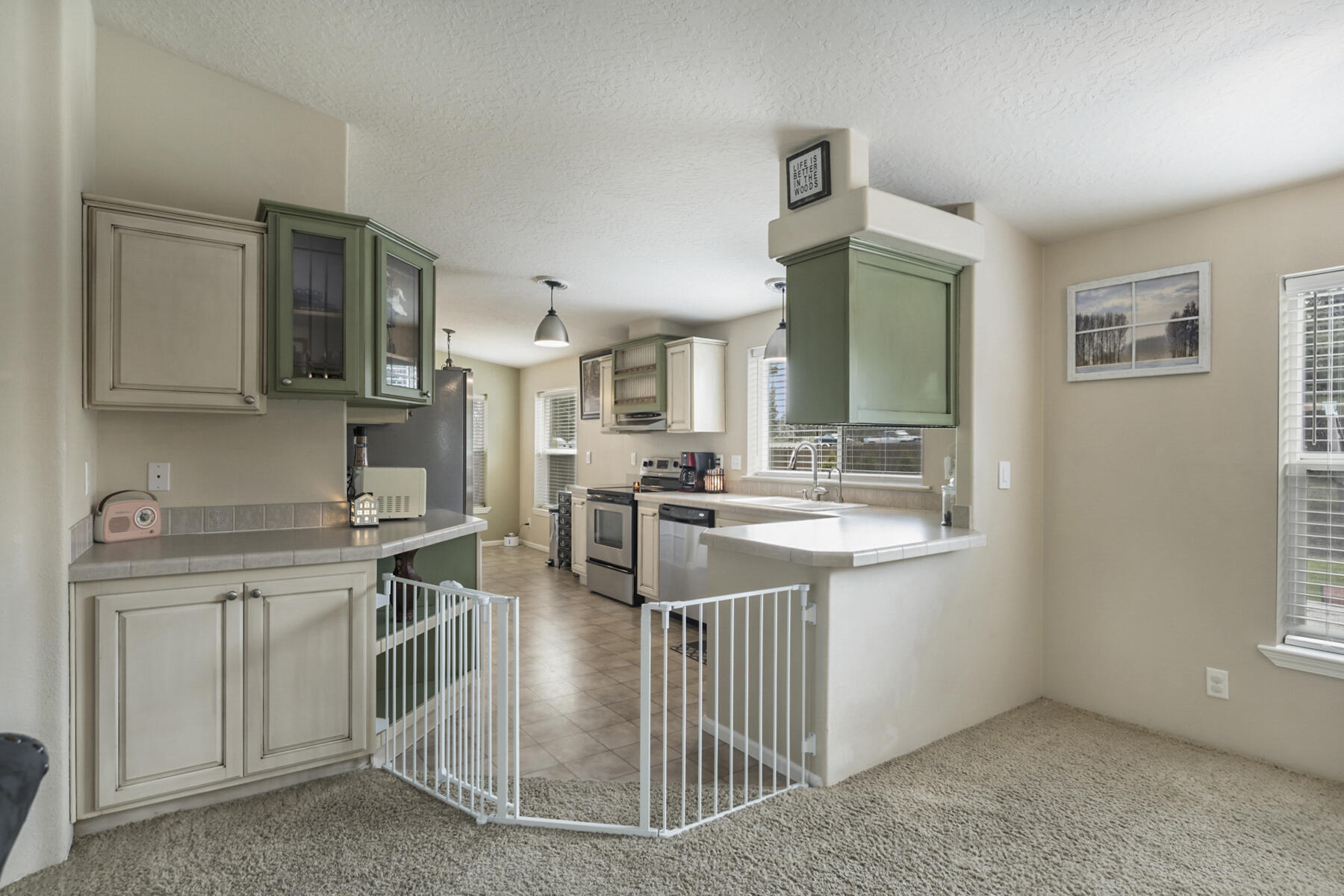 60668 Rocking Horse Court Bend, OR 97702 - Photo 8 of 35 8JH5_4469