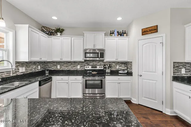 $2,500 | 301 Bear Run, Maple Hill, NC 28454