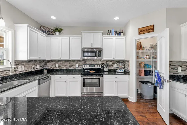 $2,500 | 301 Bear Run, Maple Hill, NC 28454