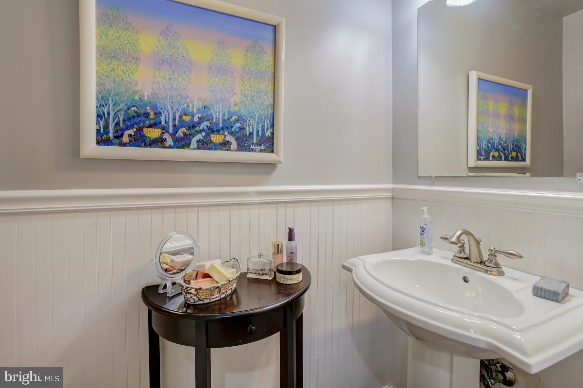 2251 Chestnut Burr Court Reston, VA 20191 - Photo 16 of 47 Gallery Image 16