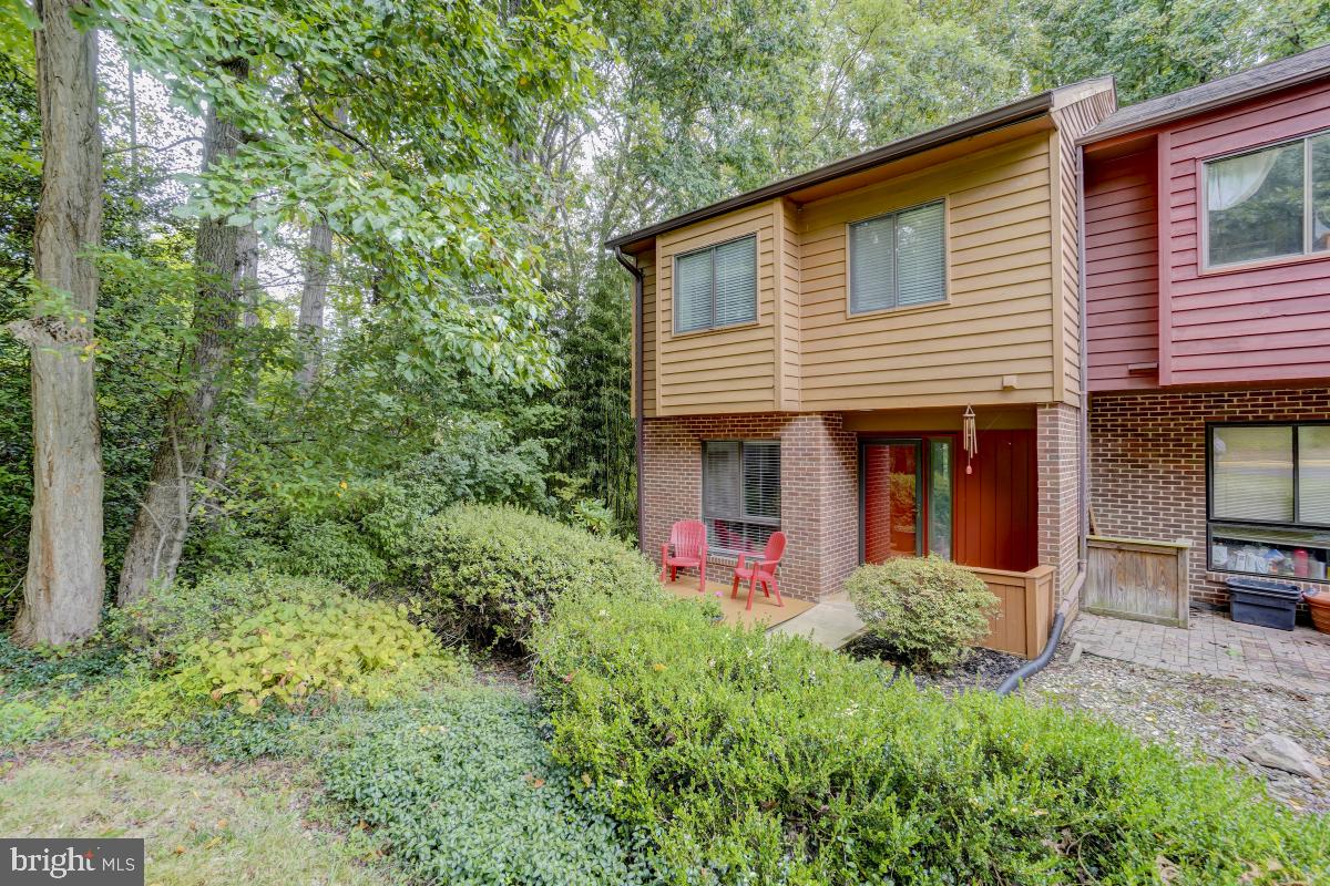 2251 Chestnut Burr Court Reston, VA 20191 - Photo 2 of 47 Gallery Image 2