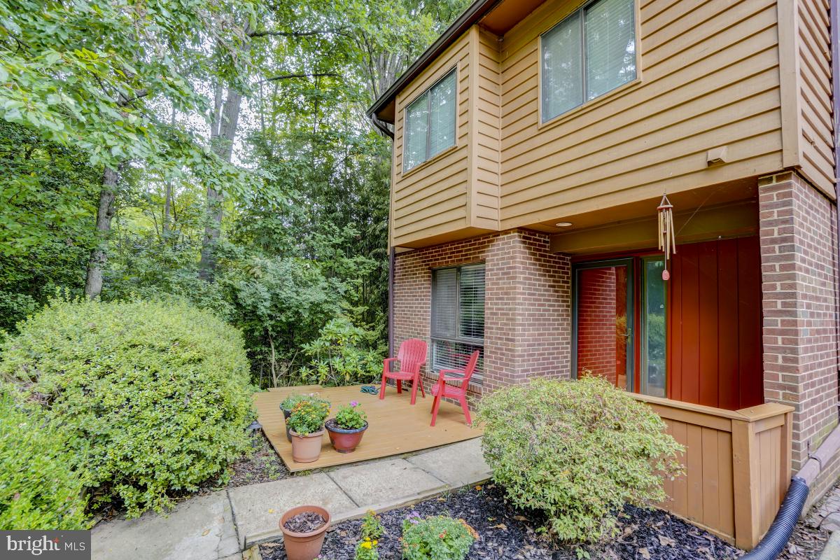 2251 Chestnut Burr Court Reston, VA 20191 - Photo 3 of 47 Gallery Image 3