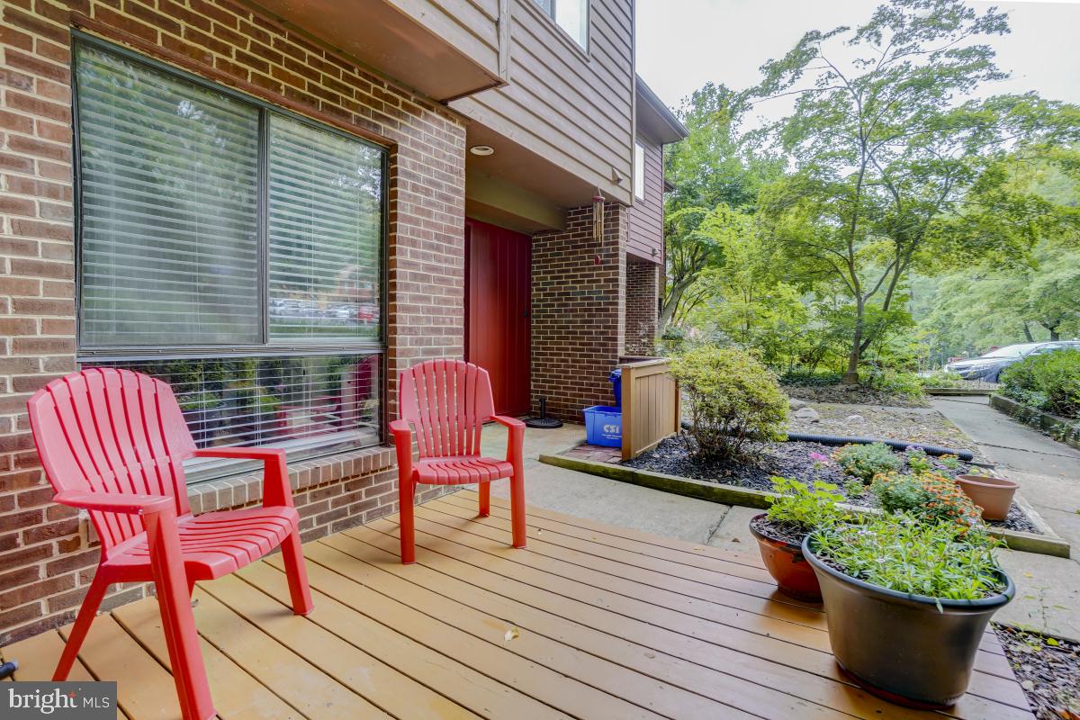 2251 Chestnut Burr Court Reston, VA 20191 - Photo 4 of 47 Gallery Image 4