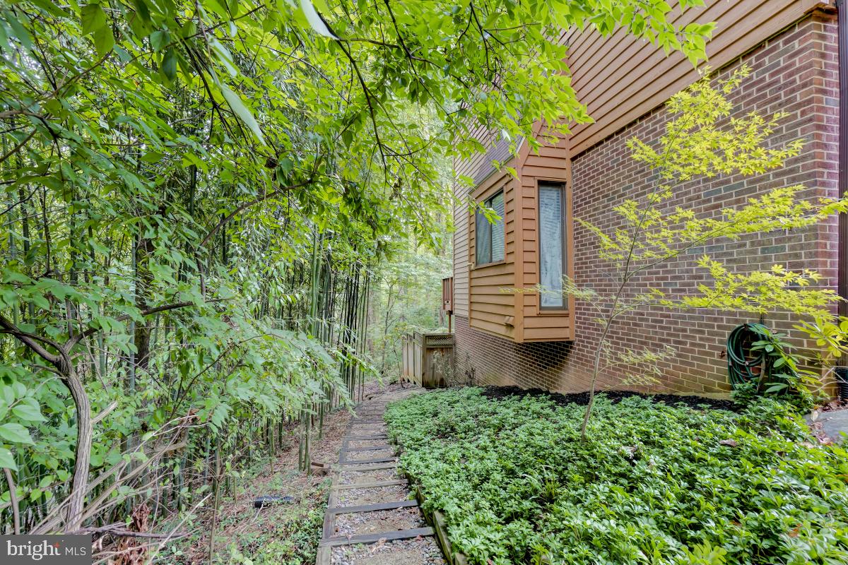 2251 Chestnut Burr Court Reston, VA 20191 - Photo 44 of 47 Gallery Image 44