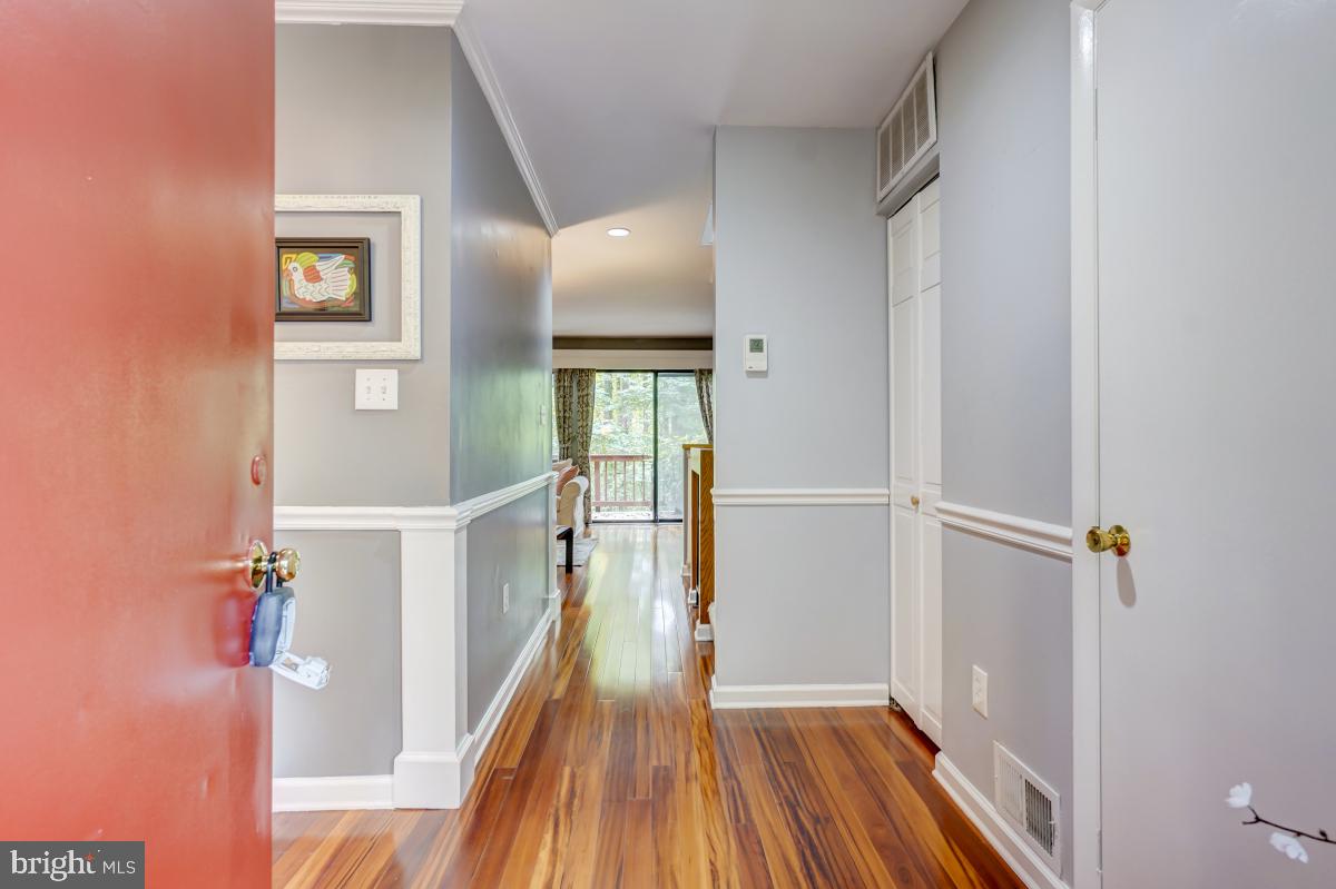 2251 Chestnut Burr Court Reston, VA 20191 - Photo 5 of 47 Gallery Image 5