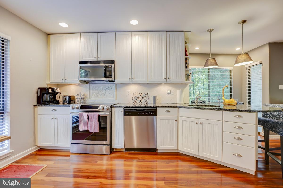 2251 Chestnut Burr Court Reston, VA 20191 - Photo 6 of 47 Gallery Image 6