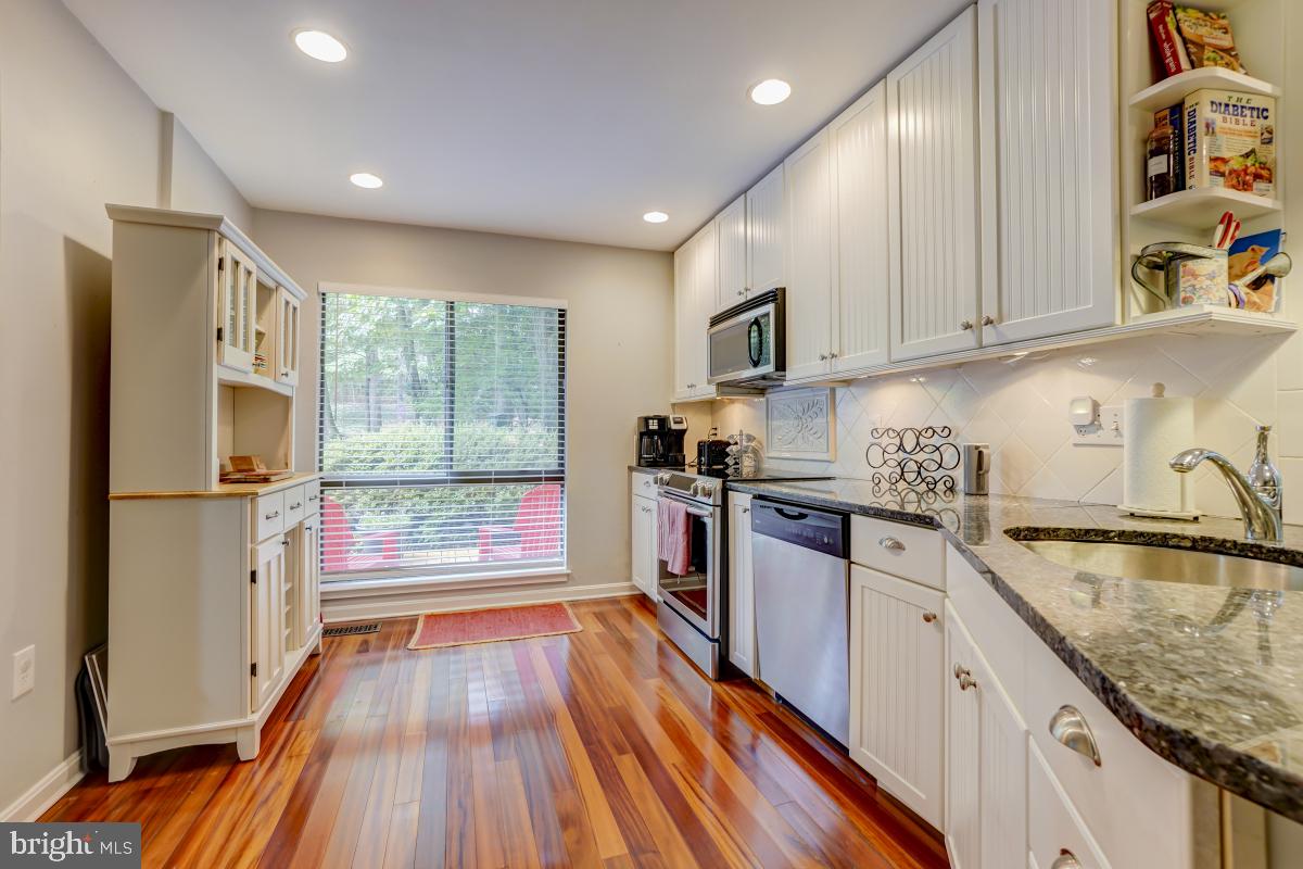 2251 Chestnut Burr Court Reston, VA 20191 - Photo 9 of 47 Gallery Image 9