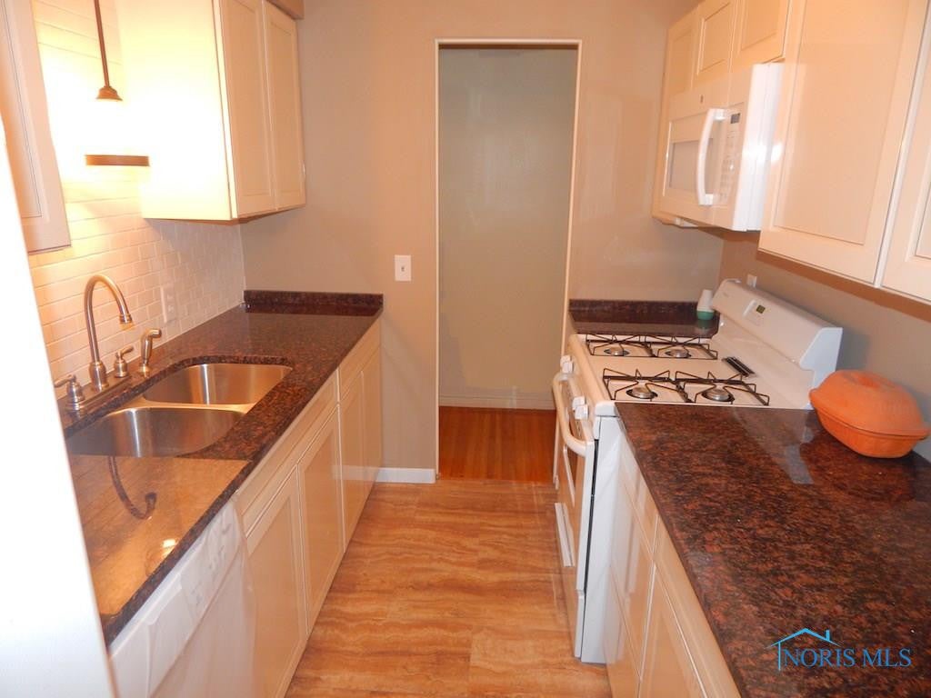 1325 Corbin Road Toledo, OH 43612 - Photo 8 of 21 Photo 8