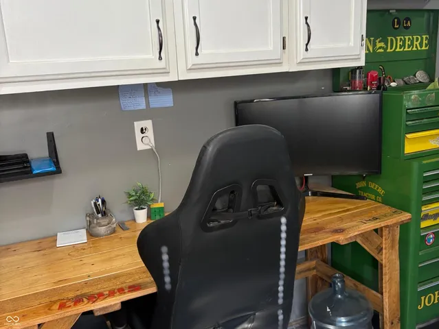 $169,900 | 453 Michigan Street, Clayton, IN 46118