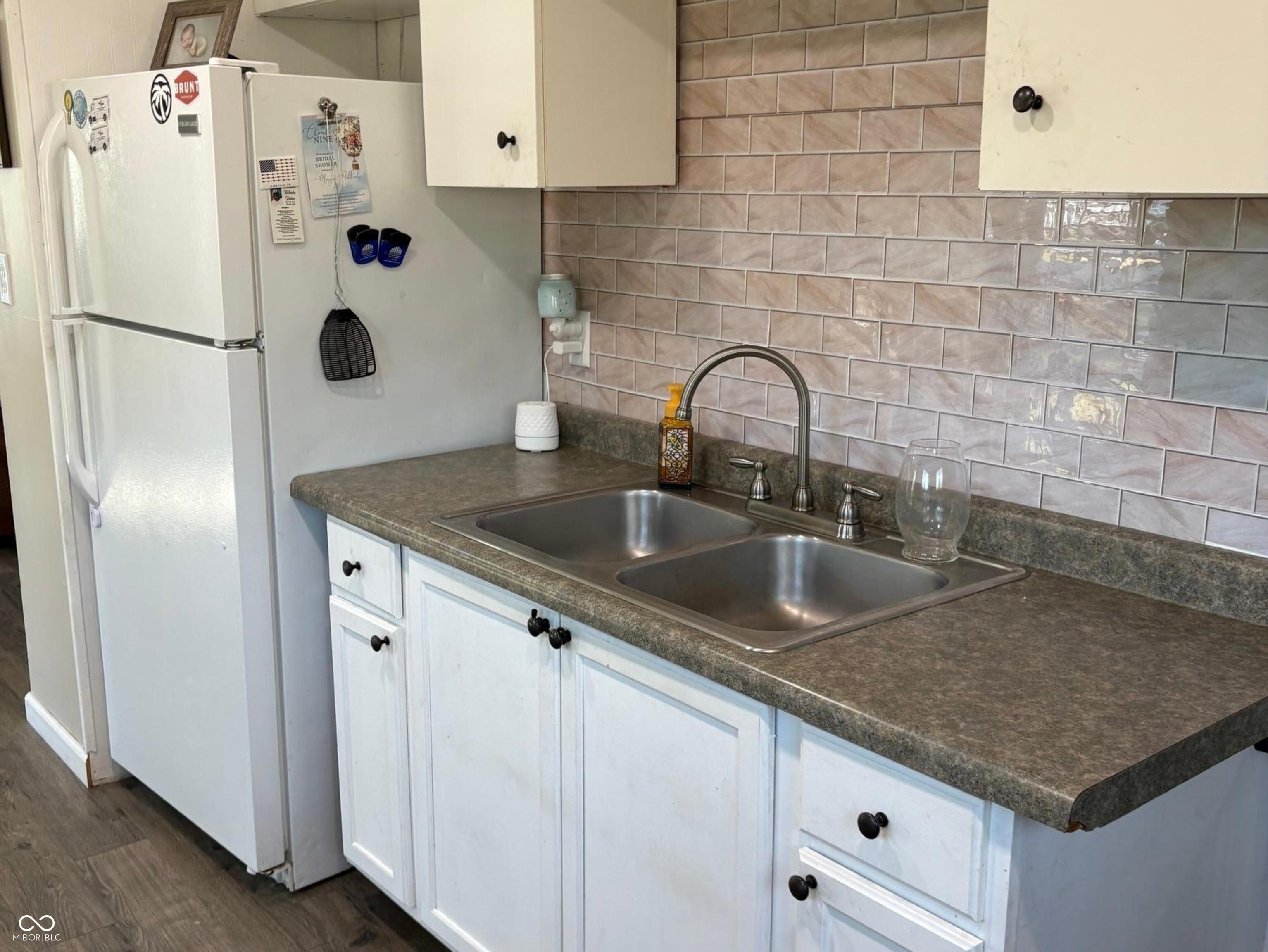 453 Michigan Street Clayton, IN 46118 - Photo 6 of 15