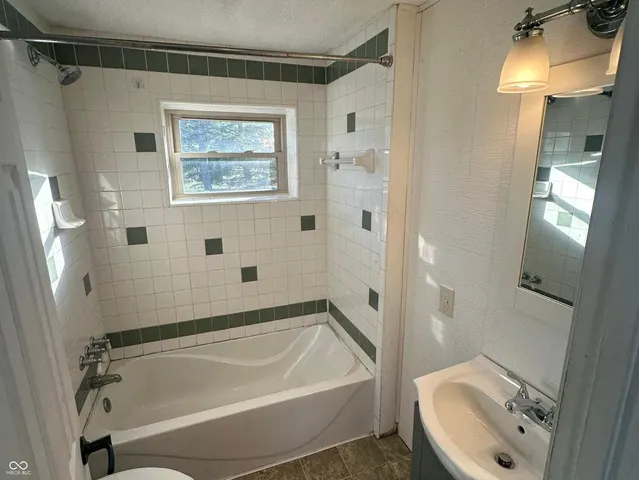 $169,900 | 453 Michigan Street, Clayton, IN 46118