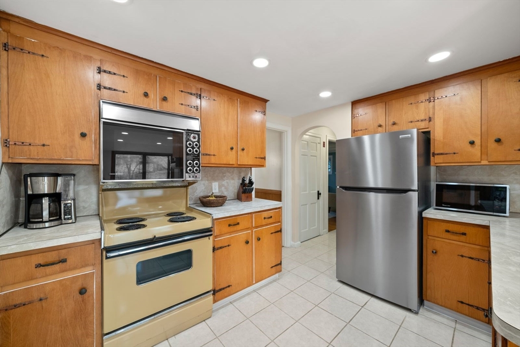 6 Windsor Road Stoneham, MA 02180 - Photo 11 of 42 Gallery Image 11