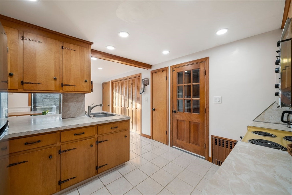 6 Windsor Road Stoneham, MA 02180 - Photo 12 of 42 Gallery Image 12