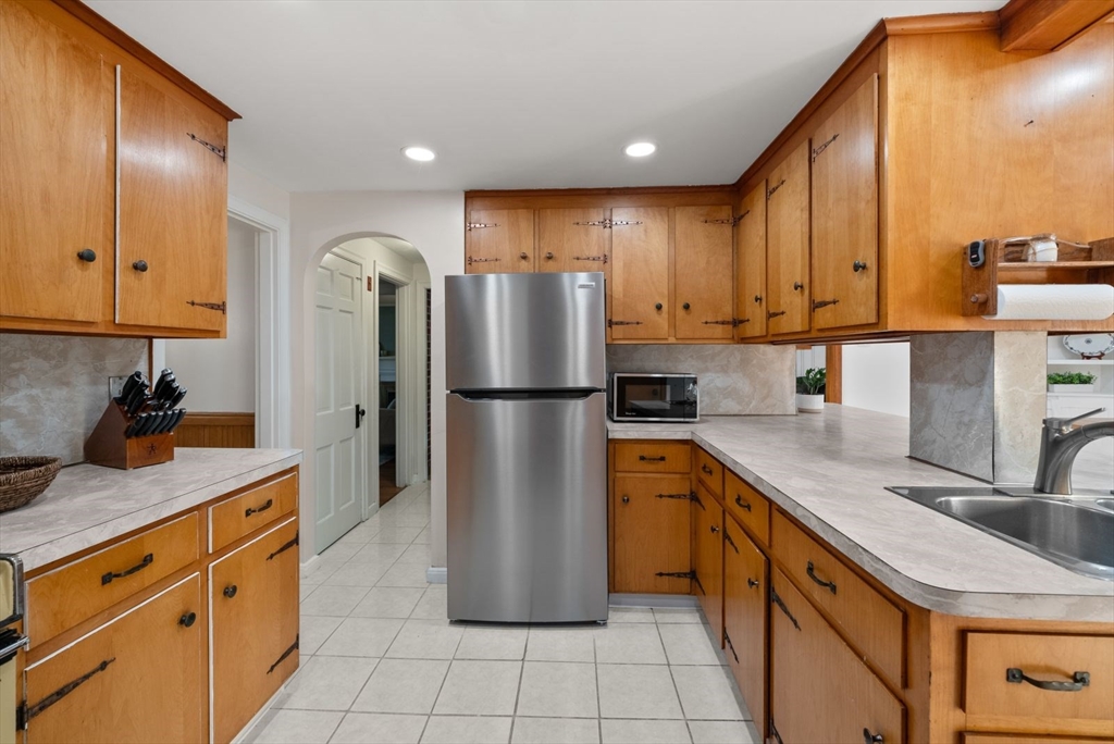 6 Windsor Road Stoneham, MA 02180 - Photo 16 of 42 Gallery Image 16
