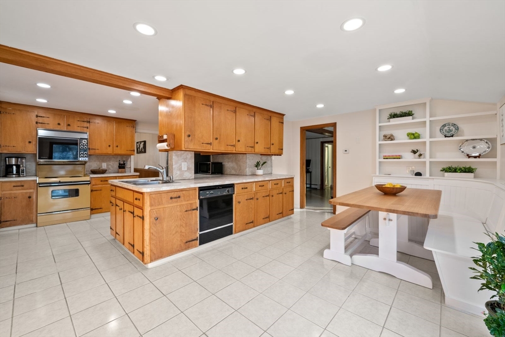 6 Windsor Road Stoneham, MA 02180 - Photo 8 of 42 Gallery Image 8