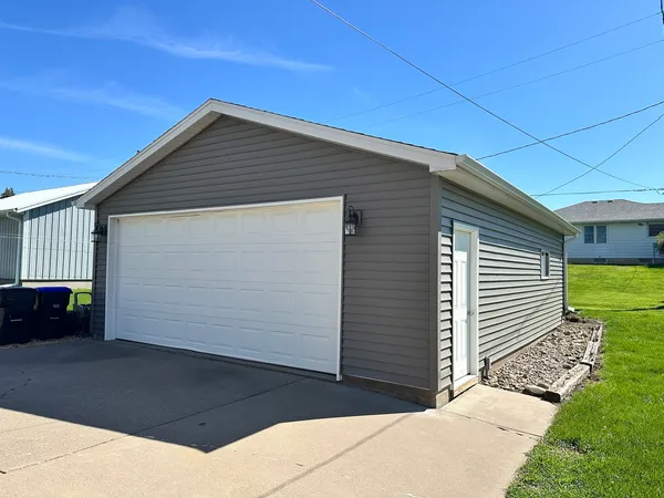 $157,000 | 437 Harrison Street, Miles, IA 52064