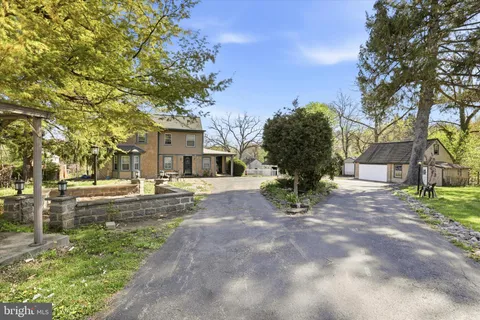 a view of a house with cars park