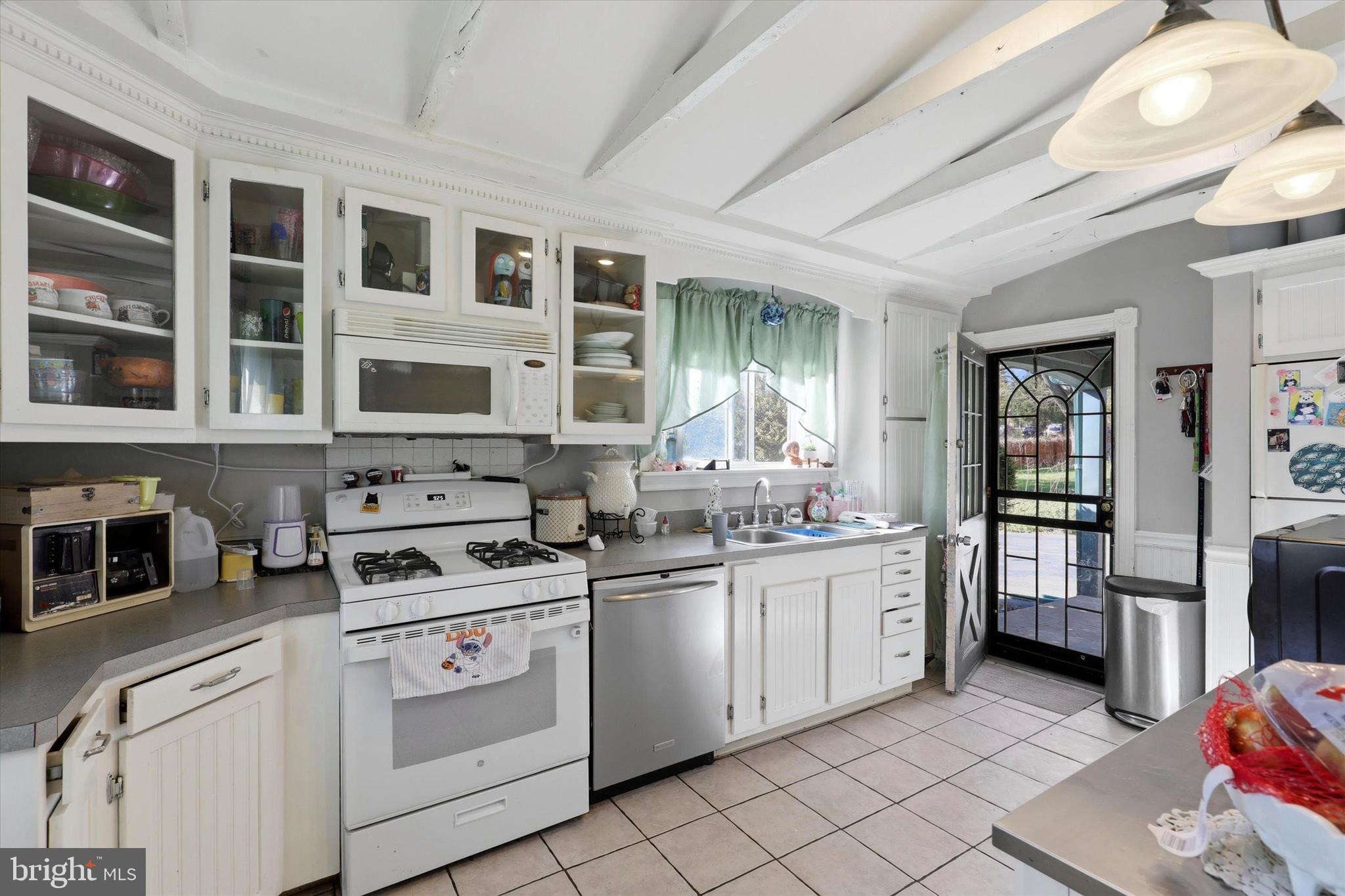 2202 Swede Road East Norriton, PA 19401 - Photo 5 of 40