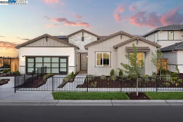 $1,193,762 | 527-527 East Fiorino Street, Tracy, CA 95391