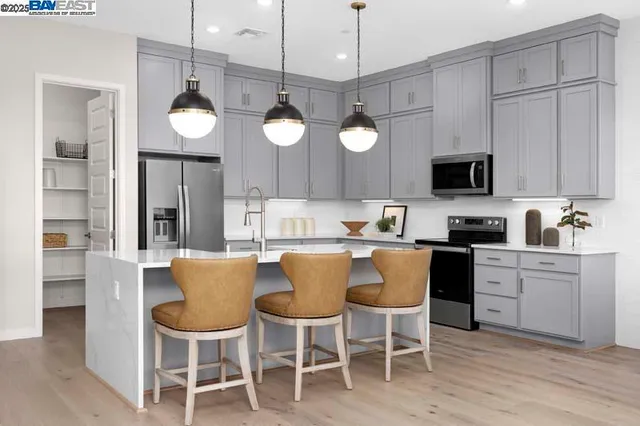 $1,193,762 | 527-527 East Fiorino Street, Tracy, CA 95391