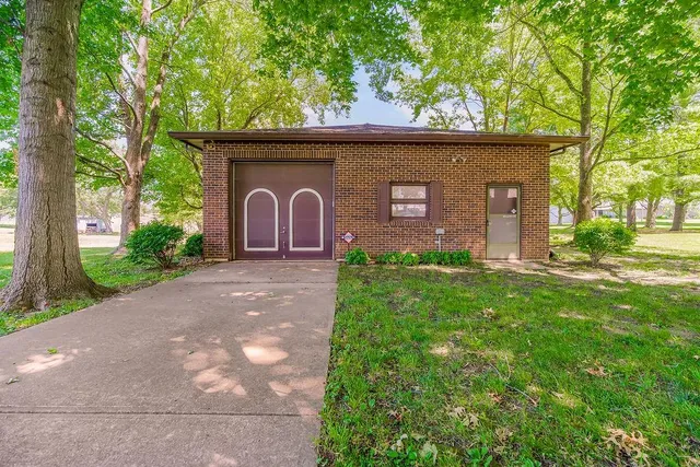 $599,000 | 33400 East Truman Road, Grain Valley, MO 64029