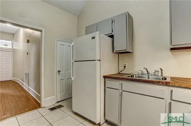 $2,000 | 520 East Waldburg Street, Unit B, Savannah, GA 31401