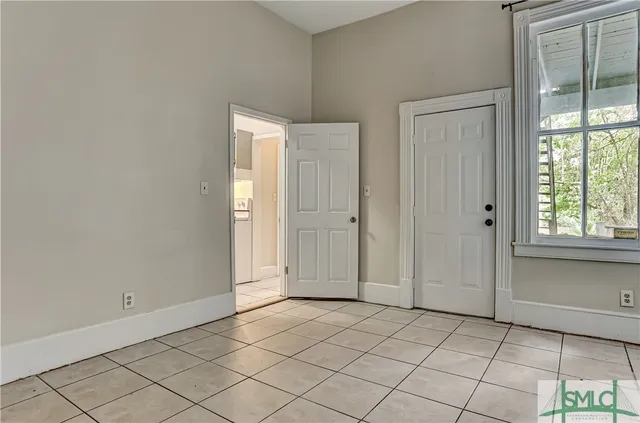 $2,000 | 520 East Waldburg Street, Unit B, Savannah, GA 31401