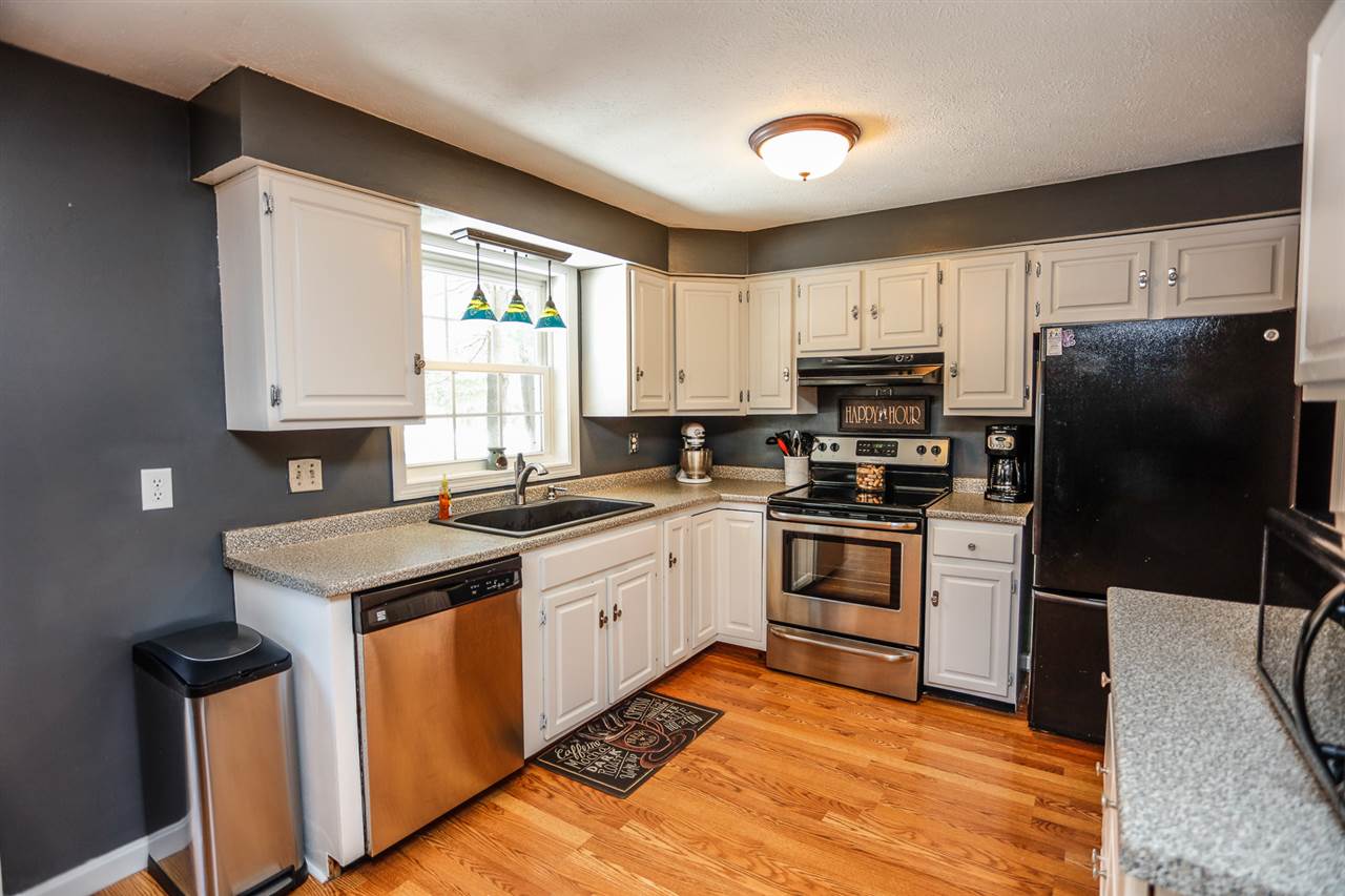 49 Derryfield Court, Unit 49 Manchester, NH 03104 - Photo 4 of 30