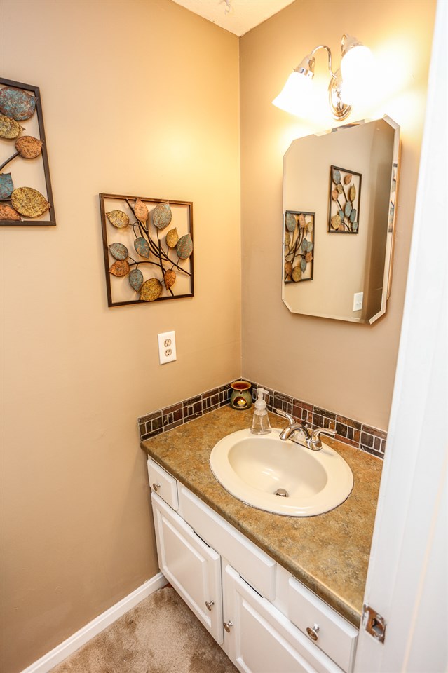 49 Derryfield Court, Unit 49 Manchester, NH 03104 - Photo 10 of 30