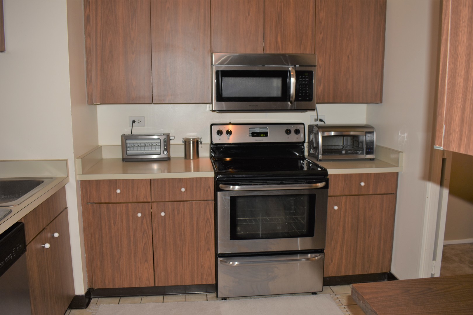 175 East Delaware Place, Unit 5501 Chicago, IL 60611 - Photo 17 of 37 a kitchen with a stove and a microwave