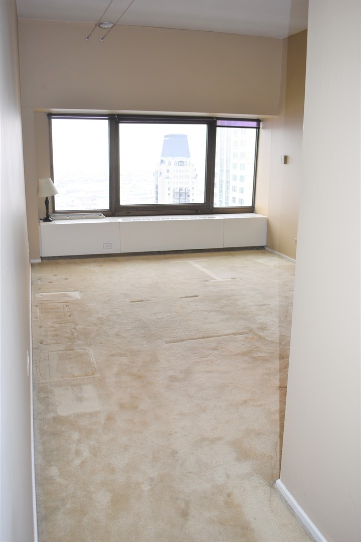175 East Delaware Place, Unit 5501 Chicago, IL 60611 - Photo 19 of 37 an empty room with a window