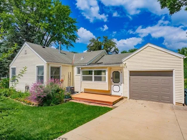 $2,950 | 201 North Owen Drive, Madison, WI 53705