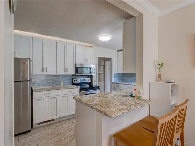 $2,950 | 201 North Owen Drive, Madison, WI 53705