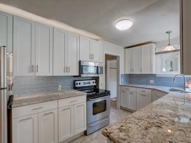 $2,950 | 201 North Owen Drive, Madison, WI 53705