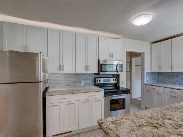 $2,950 | 201 North Owen Drive, Madison, WI 53705