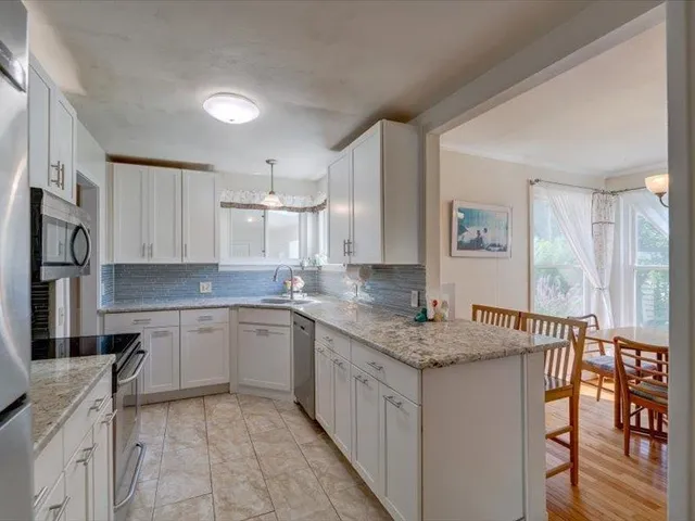 $2,950 | 201 North Owen Drive, Madison, WI 53705