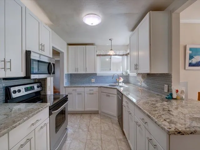 $2,950 | 201 North Owen Drive, Madison, WI 53705