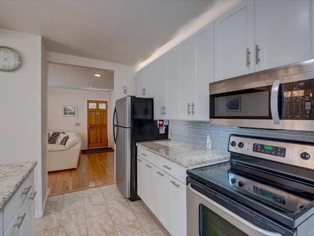 $2,950 | 201 North Owen Drive, Madison, WI 53705